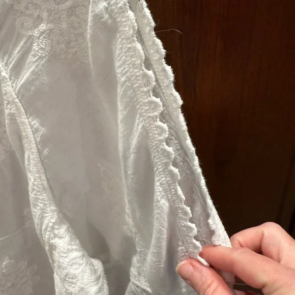 Democracy Elegant White Lace trim Women's Top - Picture 5 of 8